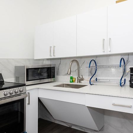 Apartments On Collins Miami Beach Exterior photo
