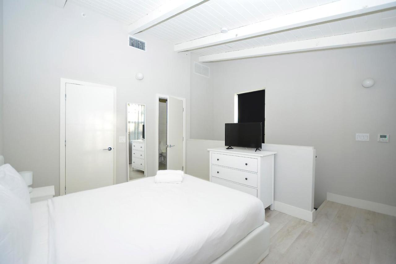 Apartments On Collins Miami Beach Exterior photo
