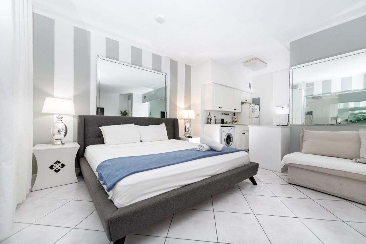Apartments On Collins Miami Beach Exterior photo