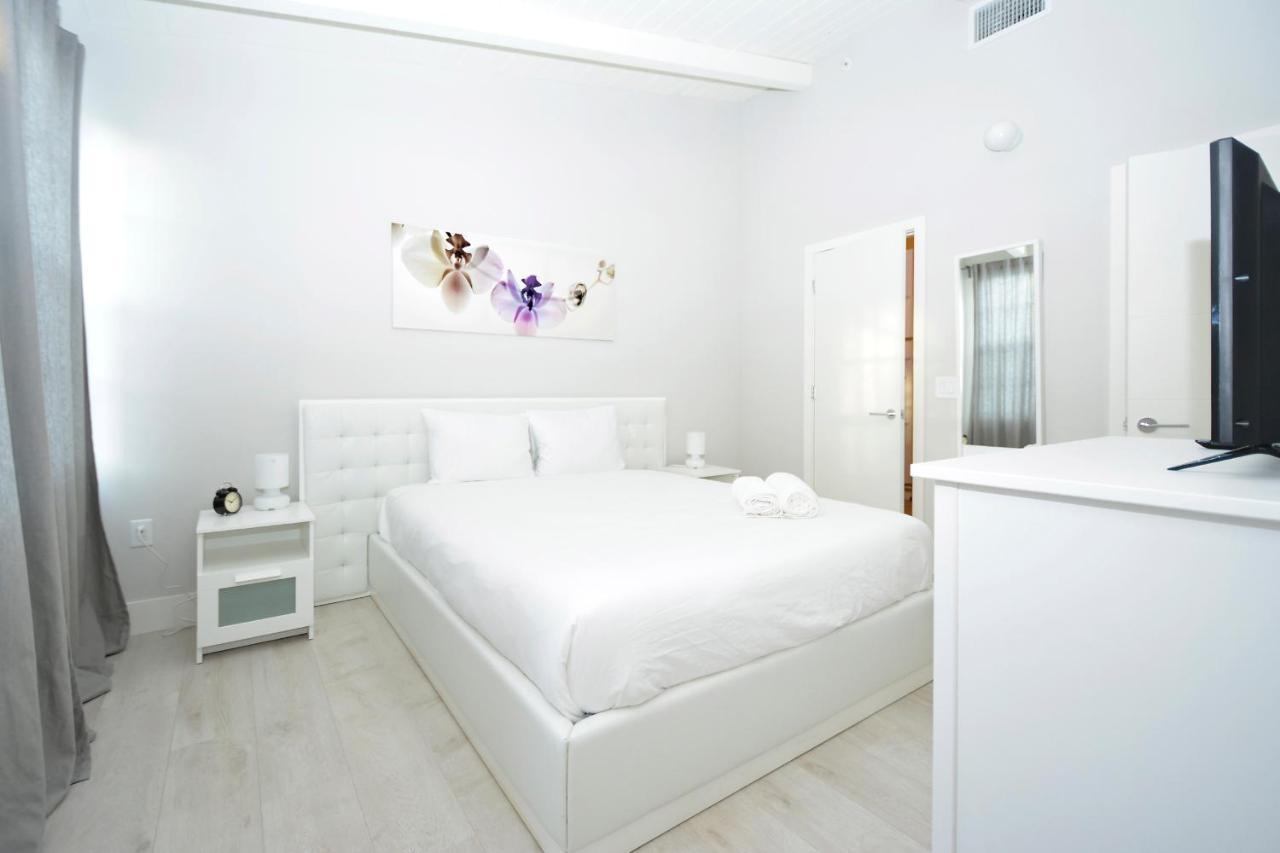 Apartments On Collins Miami Beach Exterior photo