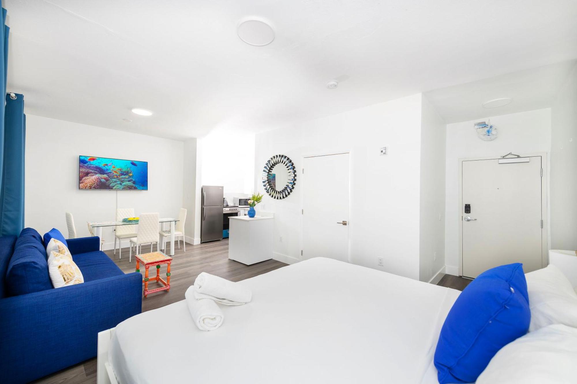 Apartments On Collins Miami Beach Exterior photo