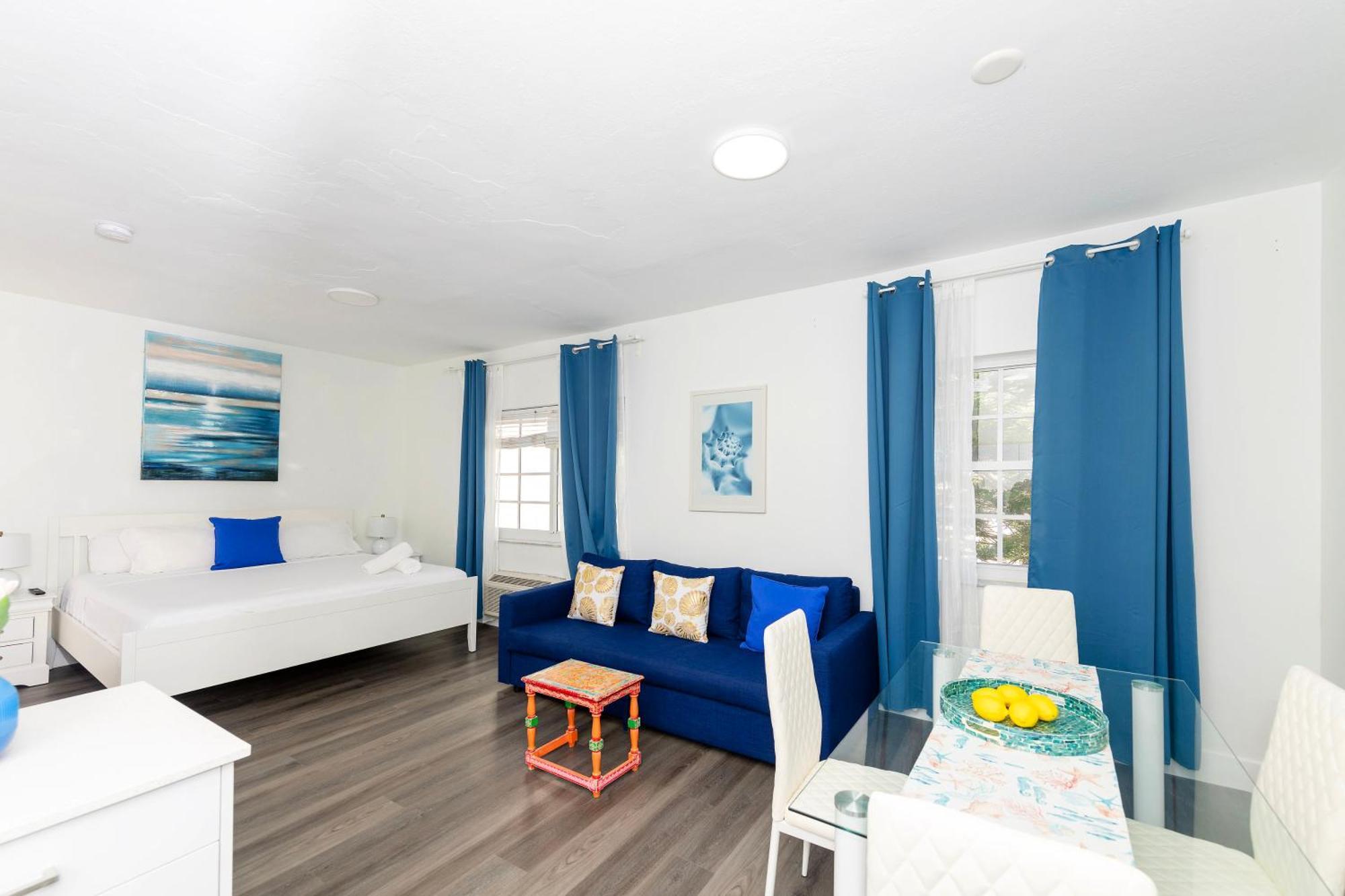 Apartments On Collins Miami Beach Exterior photo